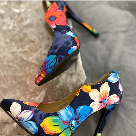 Pumps - Picture 1 of 1